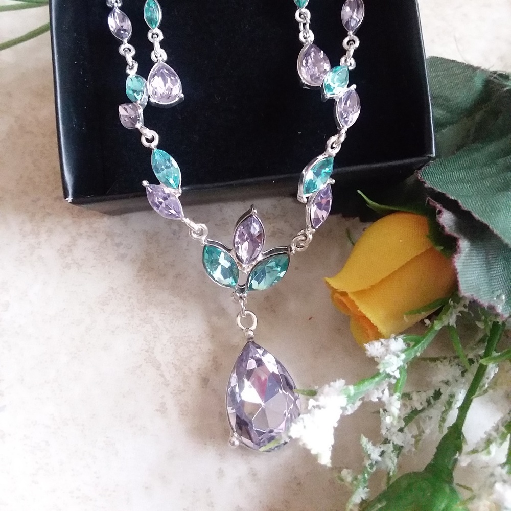 Silvertone Violet Dazzle Necklace & Earing set